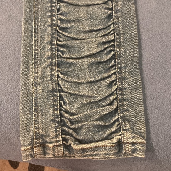 Stretchy quality, hip, hugging jeans with boot cut - Picture 5 of 8